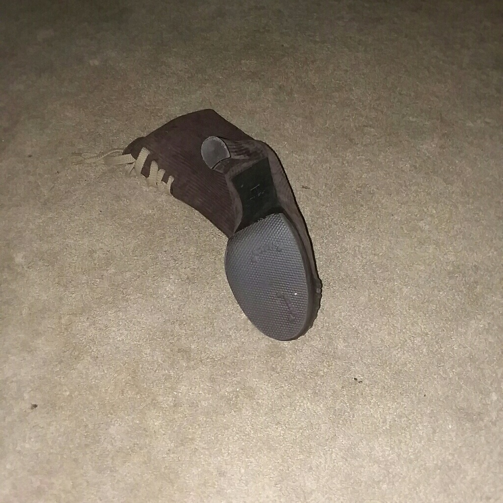 Shoes - Picture 3 of 7